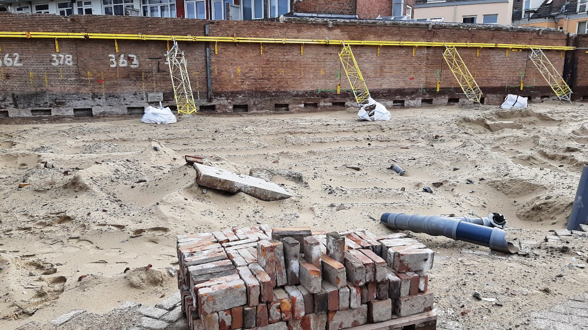 Veegpost Scheveningen binnenterrein