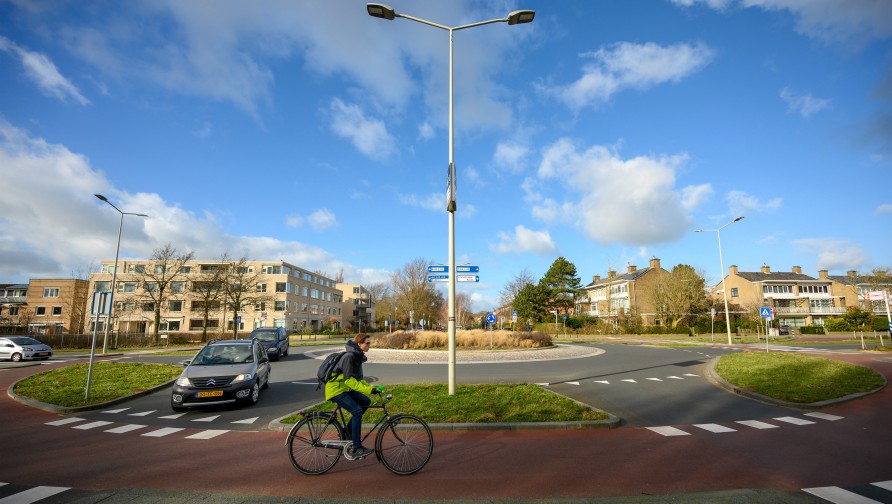 Rotondes en gescheiden verkeer maken wegen veiliger  (Foto: Arnaud Roelofsz)