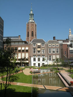 Grote kerk gezien vanuit de Nutstuin