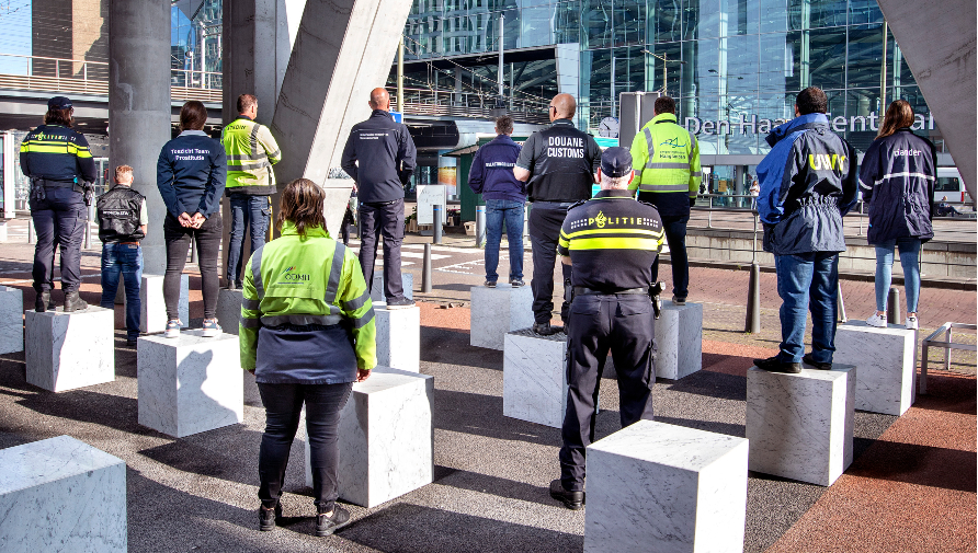 Groepsfoto van team HEIT bij Den Haag Centraal