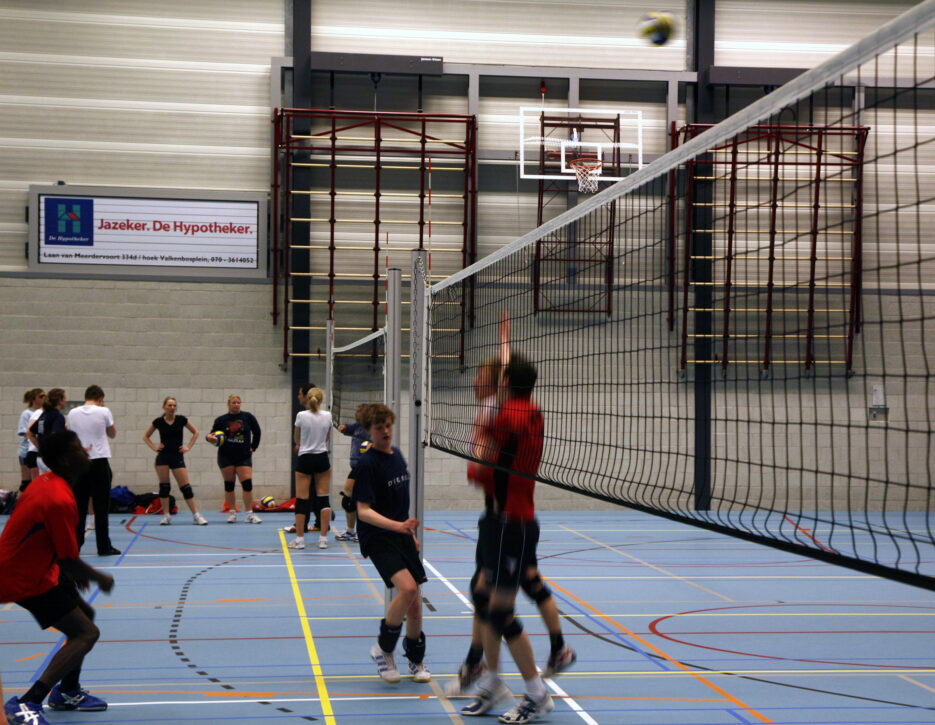 Volleyballen in sporthal Hogeveld