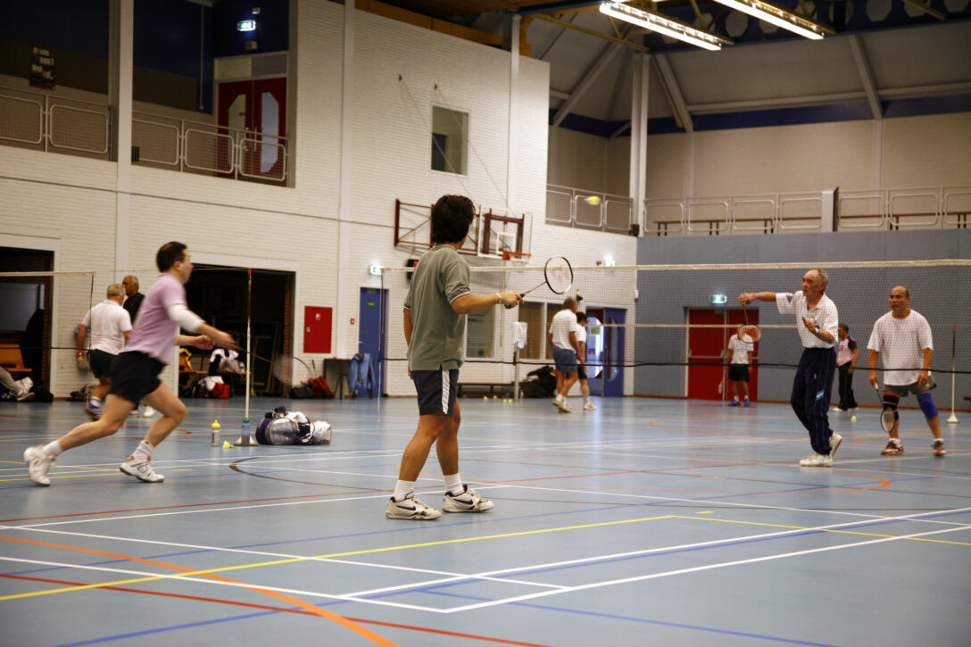 Badmintonnen in sporthal 't Zandje