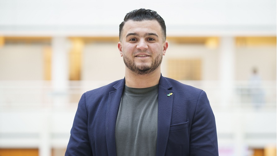 Profielfoto van Mohamed Balah, fractievertegenwoordiger Hart voor Den Haag (foto: Frank Jansen)