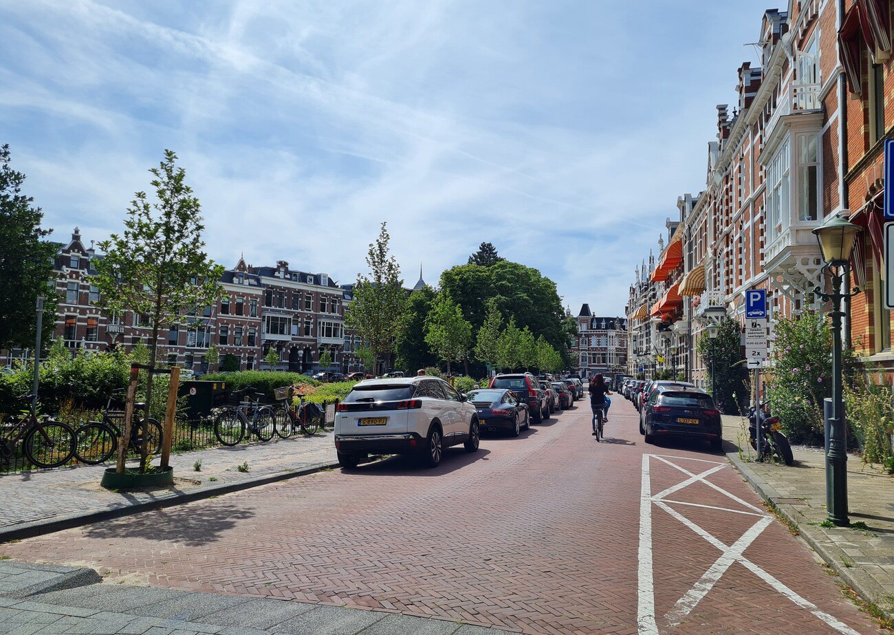 Hoek van het Sweelinckplein met Statenlaan richting de Reinkenstraat