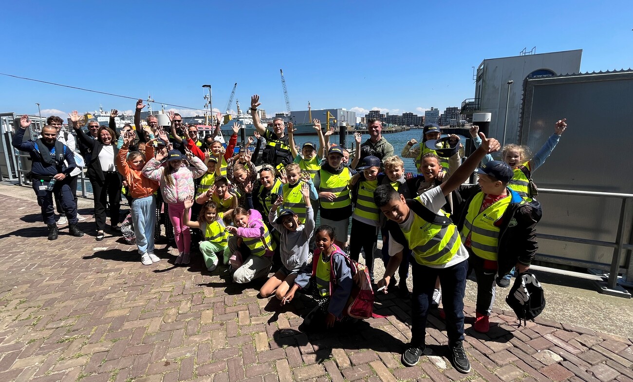Groepsfoto van de Politiekids Duindorp 2024