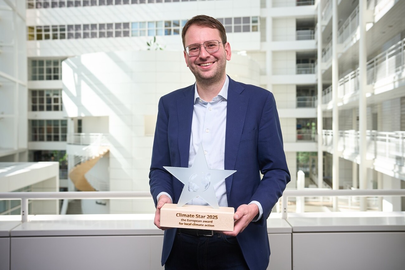 Wethouder Barker met klimaatprijs