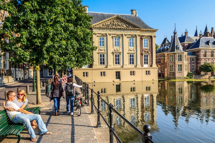 Mauritshuis en stukje Hofvijfer in de zomer