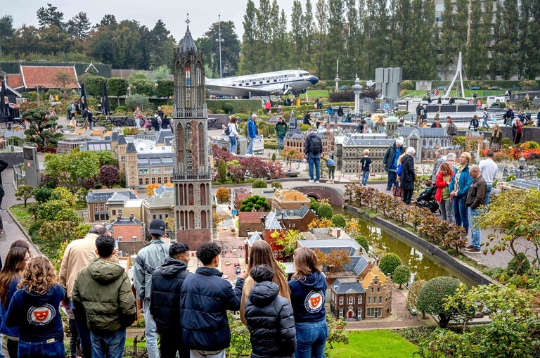 Bezoek jonge minderjarige asielzoekers aan Madurodam (2)