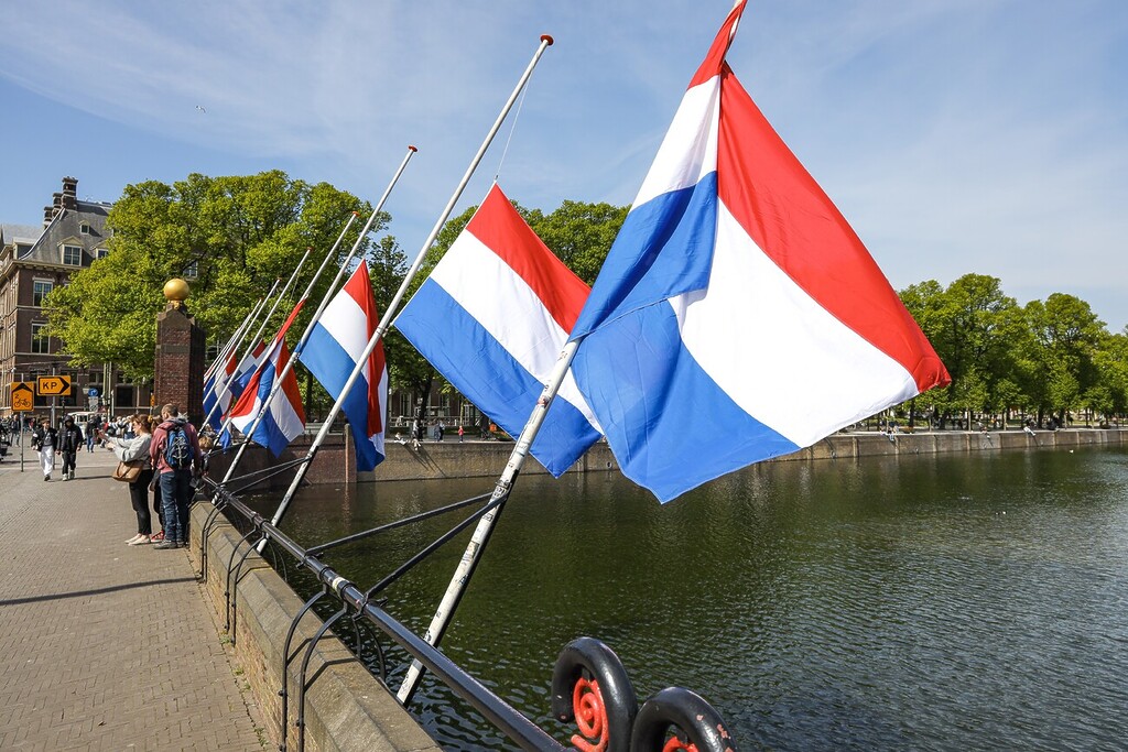 Flags of the Netheralnds at half-mast by the Hofvijver