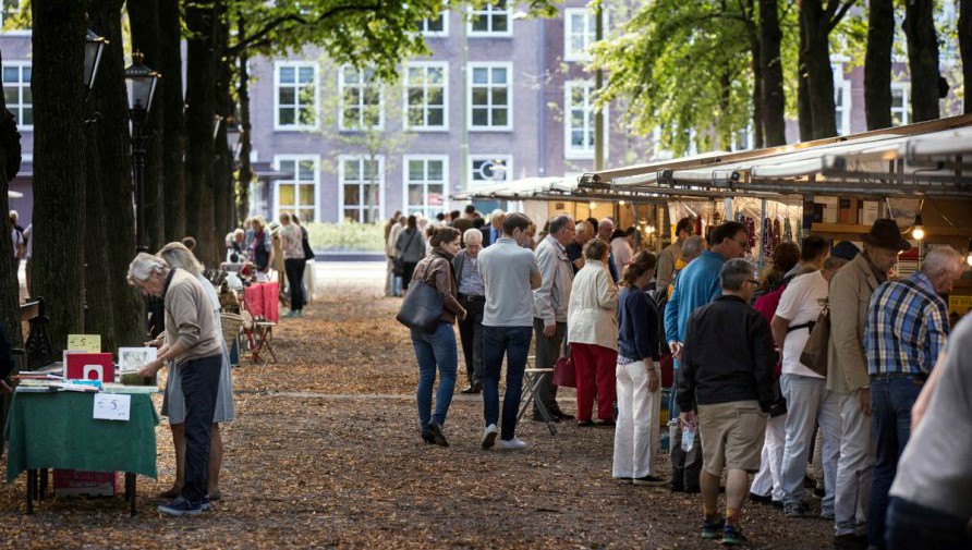 Antique and book market on the Lange Voorhout