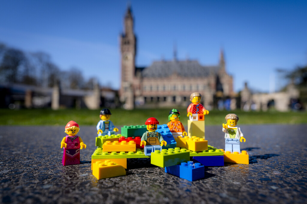 Lego wedstrijd NAVO-top Foto: Martijn Beekman