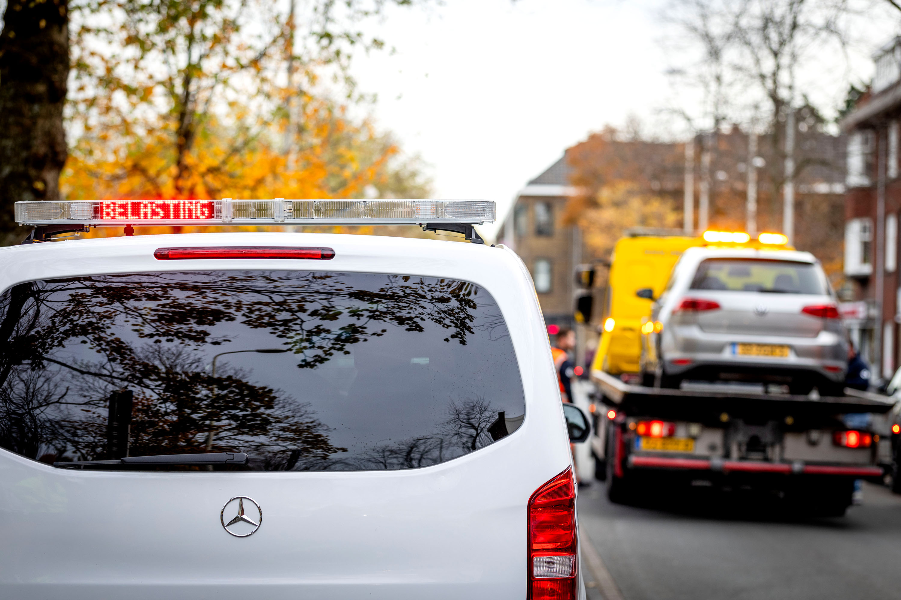 Handhavingsactie Zuiderpark: speurhonden in actie, blauwe rook en meer dan 1000 euro aan huur te vee